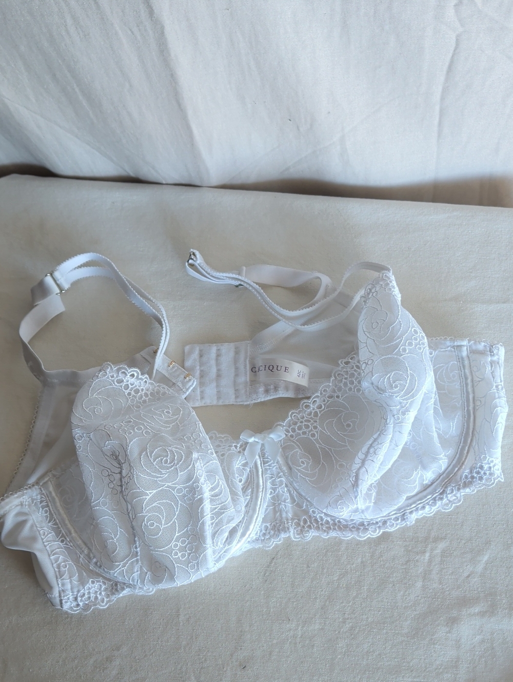 Cacique White Floral Lace Underwire Bra Sz 42C Chic Romantic Intimate Wear